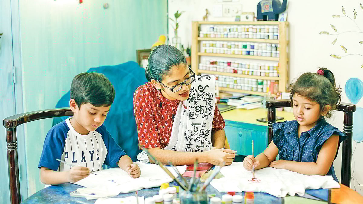 মডেল: সাহমির, জাকিয়া ঊর্মি ও জেরিন, শাড়ি: সাদা কালো, ছবি: সুমন ইউসুফ