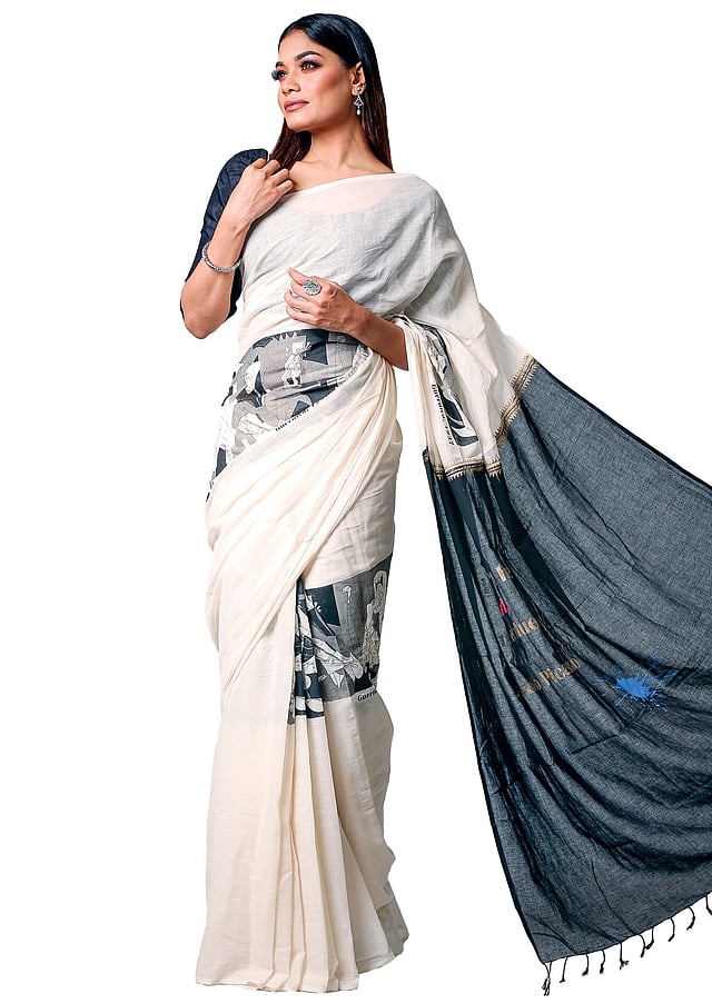 দুটি রঙের ভাবনাও যেন আলাদা।  শাড়ি: মানাস