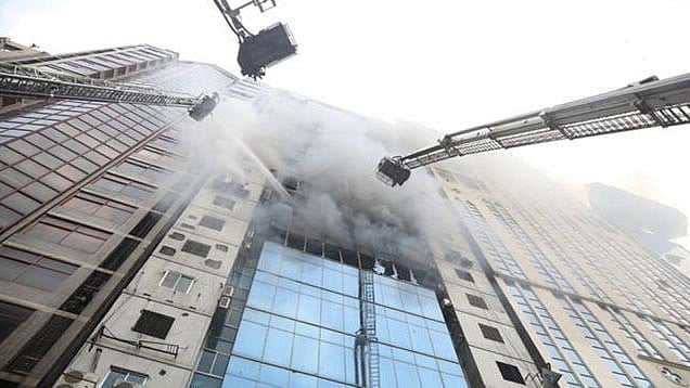 যখনই বড় কোনো আগুনের ঘটনা ঘটে, তখন অগ্নিনিরাপত্তার বিষয়টি সামনে চলে আসে। ফাইল ছবি