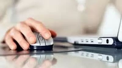 এখন পড়াশোনার পাশাপাশি চাইলে ফ্রিল্যান্সিং শেখা যায়। ছবি: প্রথম আলো