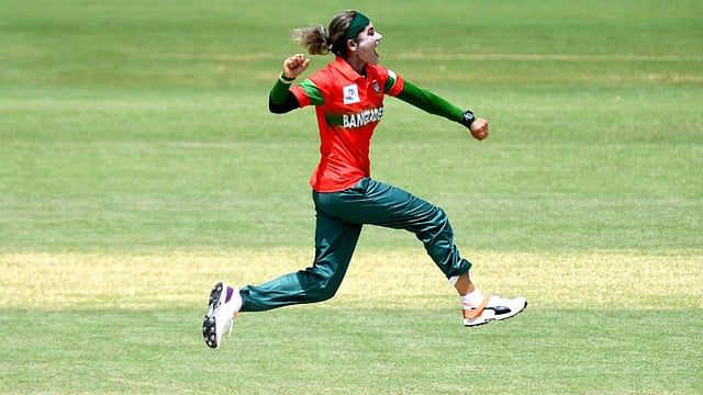 পাকিস্তানের বিপক্ষে দারুণ বল করেন জাহানারা। ছবি: টি২০ বিশ্বকাপ টুইটার পেজ