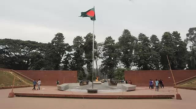 স্বাধীনতার প্রতীক হিসেবে দেদীপ্যমান সোহরাওয়াদী উদ্যানের শিখা চিরন্তন। ছবি: মনিরুল আলম