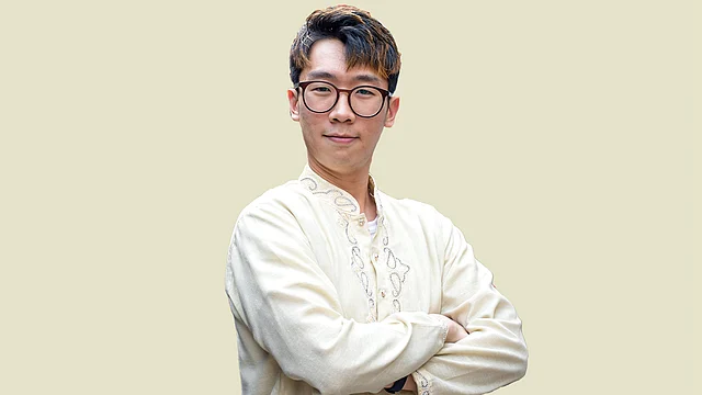 ‘কোরিয়ান ভাই’ জোসেফ কিম—বাংলায় কথা বলেন, বাংলায় গান করেন। ছবি: খালেদ সরকার