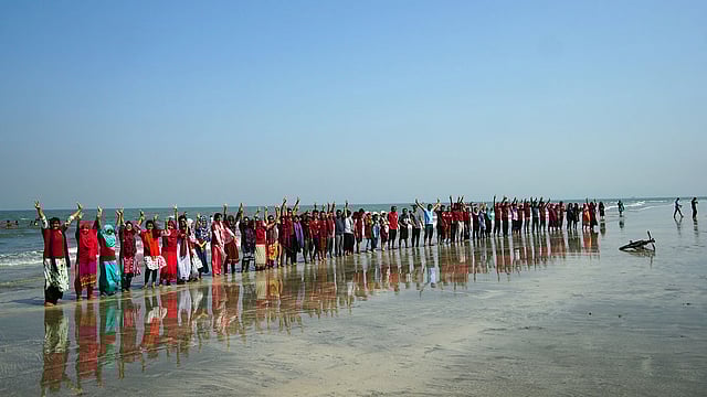 ভ্রমণবিলাসী বা সমুদ্রপ্রেমী মানুষ কিংবা কিছুদিন চুপচাপ কাটিয়ে দিতে চান প্রকৃতির কাছাকাছি থেকে, তাঁদের কাছে সেন্ট মার্টিন তুমুল আকাঙ্ক্ষিত স্থান। ছবি: সংগৃহীত