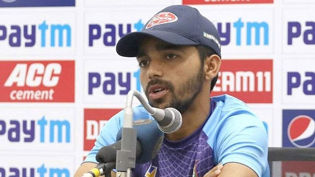 সংবাদ সম্মেলনে গর্বের সঙ্গেই মাতৃভাষায় কথা বলা উচিত ক্রিকেটারদের। ফাইল ছবি