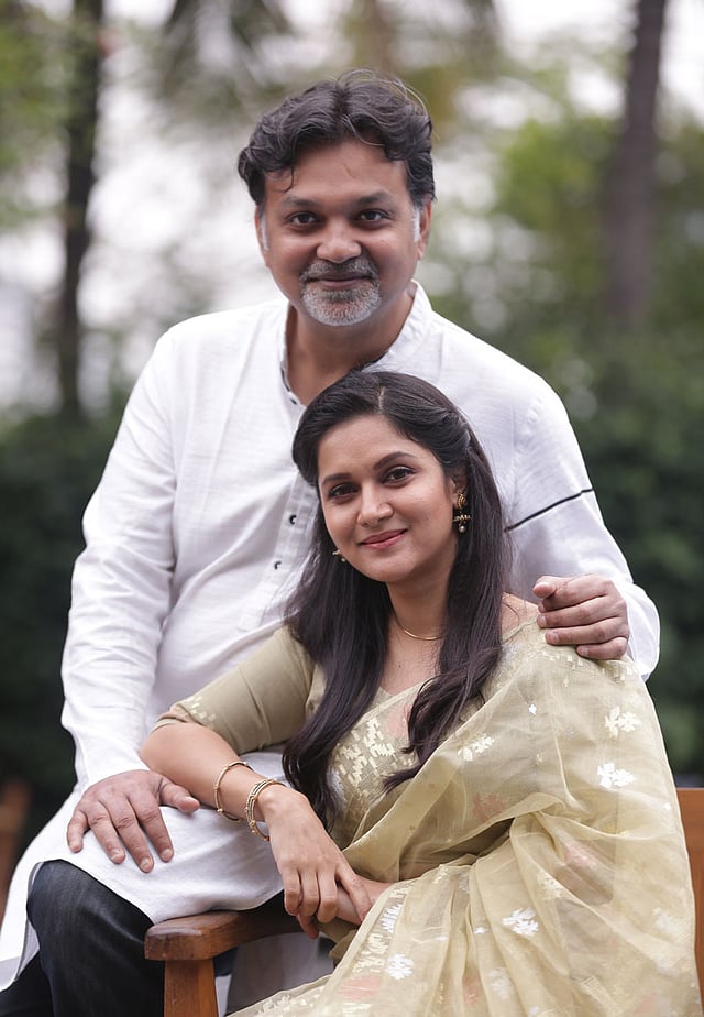 মিথিলা ও সৃজিত। ছবি: প্রথম আলো