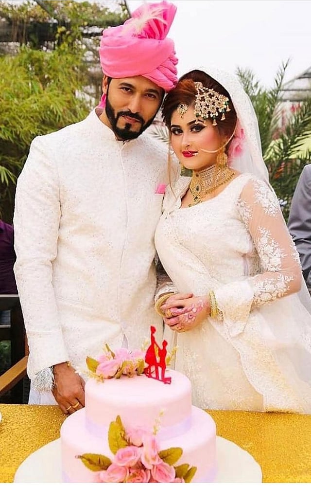 বিয়ের পোশাকে খালেদ সুজন ও রোদেলা জান্নাত। ছবি: ফেসবুক থেকে