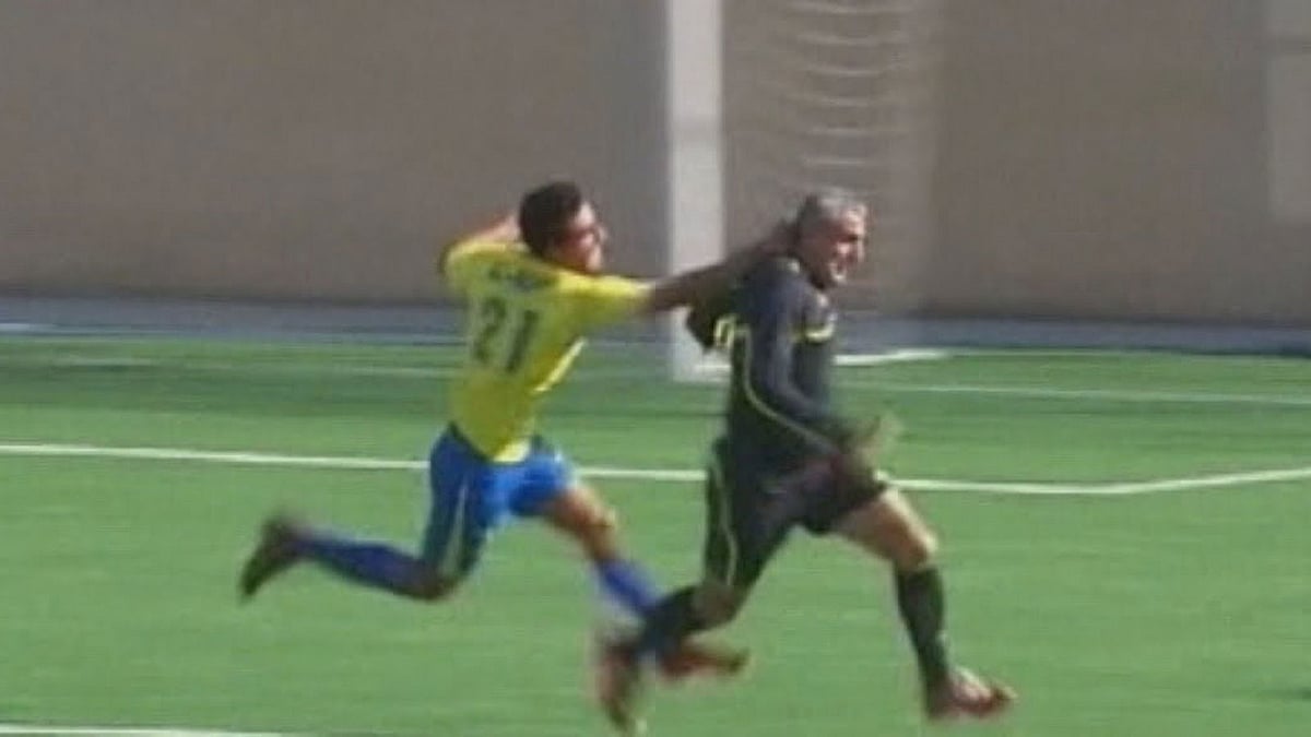 নিচু স্তরের ফুটবলে রেফারিরা প্রায়ই আক্রমণের শিকার হন মাঠে। প্রতীকী ছবি