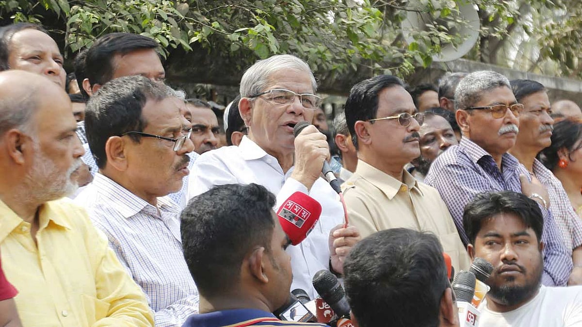জিয়া চ্যারিটেবল ট্রাস্ট দুর্নীতি মামলায় বিএনপি চেয়ারপারসন খালেদা জিয়ার জামিন আবেদনের শুনানি প্রসঙ্গে কথা বলেন মির্জা ফখরুল। ছবি: আবদুস সালাম
