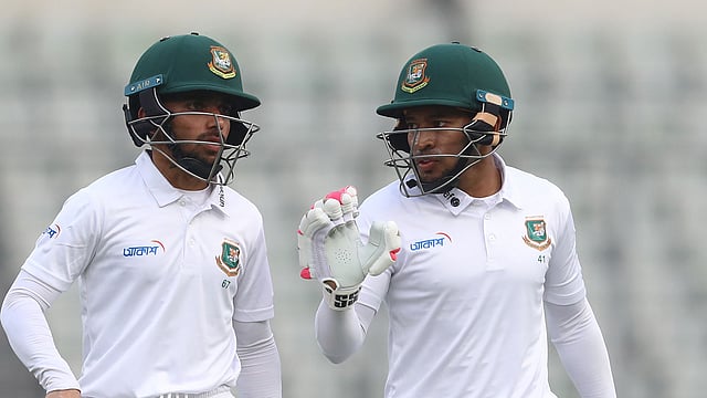 ঢাকা টেস্টের তৃতীয় দিনে মাঠে নামবে বাংলাদেশ। ছবি: প্রথম আলো