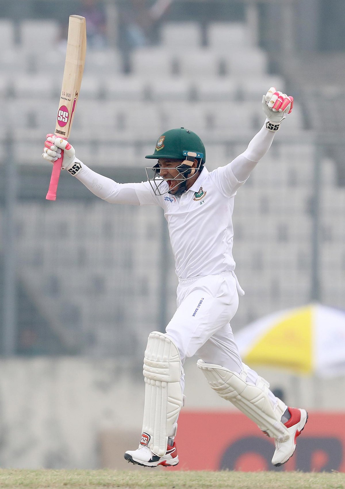 টেস্টে বাংলাদেশের হয়ে সবচেয়ে বেশি রান এখন মুশফিকের। ছবি: প্রথম আলো