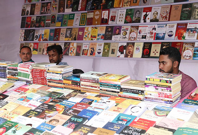 ক্রেতার অপেক্ষায়