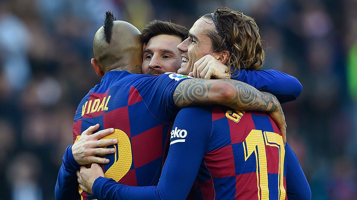 বুধবার রাতে নাপোলির বিপক্ষে লড়বেন মেসিরা। ছবি : এএফপি