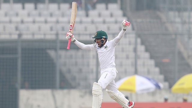 কাল ডাবলের পর মুশফিকুর রহিম। ছবি: প্রথম আলো