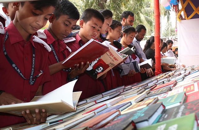 দল বেঁধে বইমেলায় আসা