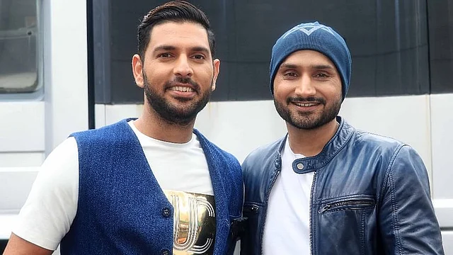 দিল্লির সংঘর্ষ মানতে পারছেন না যুবরাজ-হরভজন। ফাইল ছবি