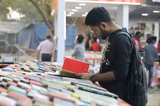 মেলার শুরু থেকেই ক্রেতাদের বই দেখা। ছবি: আবদুস সালাম