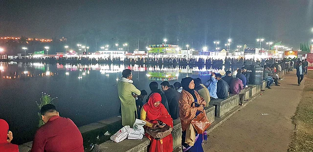 এবারের বইমেলার পরিসর যেমন বেড়েছে, তেমনি এর নান্দনিক স্থাপনা সবার প্রশংসা কুড়িয়েছে। ছবি: এনামুল করিম নির্ঝর
