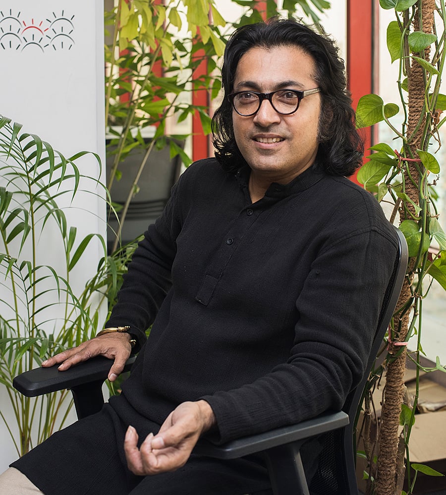 ২৭ মার্চ মুক্তি পাবে গুণী নির্মাতা কামার আহমাদ সাইমনের তৃতীয় চলচ্চিত্র ‘নীলমুকুট’। ছবি: প্রথম আলো