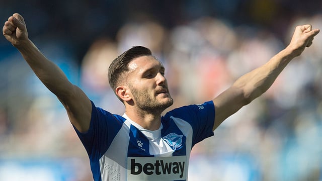 বার্সেলোনাকে না বলে দিয়েছেন পেরেজ। ছবি: আলাভেস টুইটার