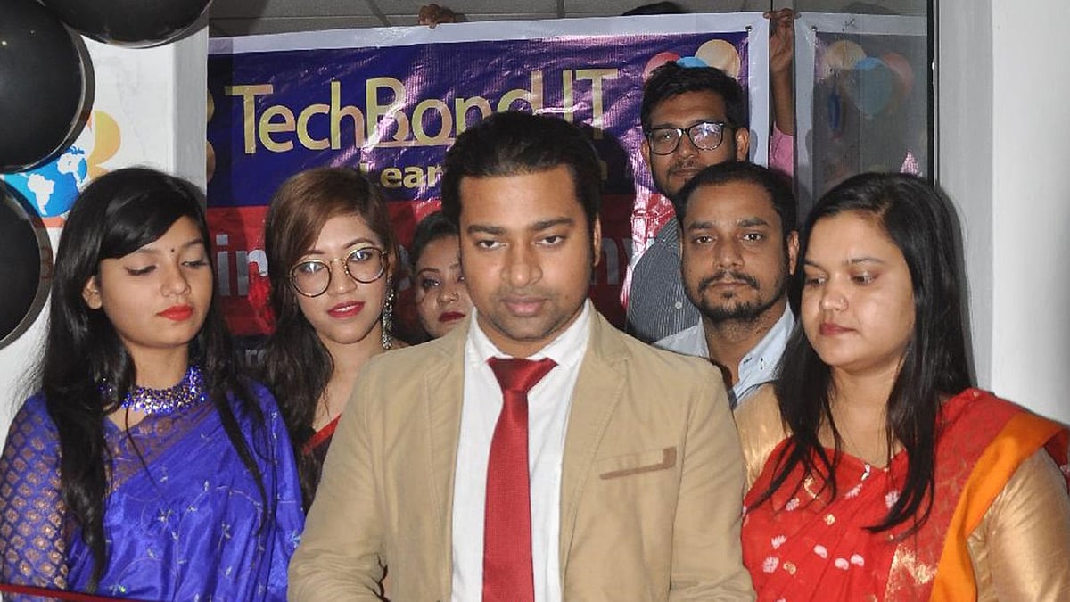 টেকবন্ড আইটির উদ্বোধনী অনুষ্ঠানে এর উদ্যোক্তারা। ছবি: সংগৃহীত