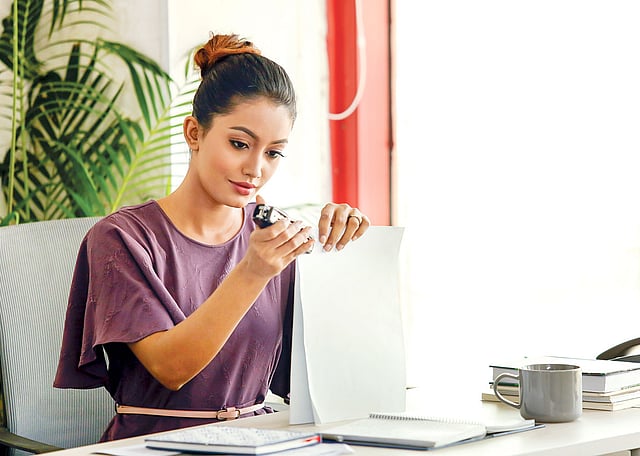 পোশাকটির নকশায় প্রকাশ পাক আত্মবিশ্বাস