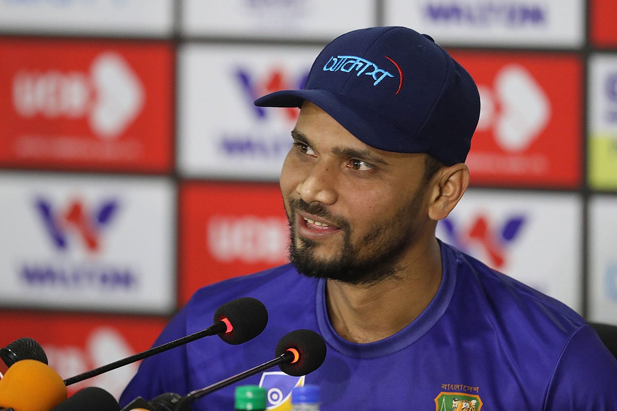 সিলেটে আজ সংবাদ সম্মেলনে মাশরাফি। ছবি: প্রথম আলো