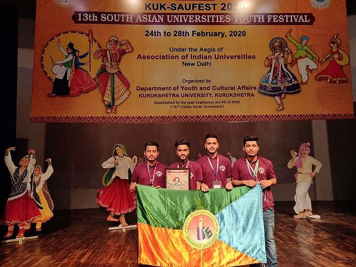 বেসরকারি সাউথইস্ট বিশ্ববিদ্যালয়ের একদল শিক্ষার্থী ভারতে ১৩তম দক্ষিণ-এশিয়ান বিশ্ববিদ্যালয় যুব উৎসব সাউফেস্টে অংশগ্রহণ করেছিলেন। ছবি: সংগৃহীত