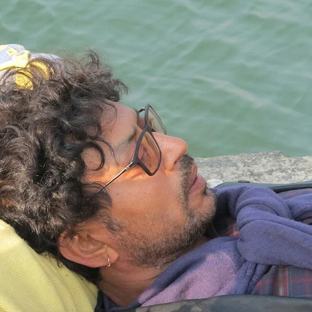 এই মুহূর্তে ইরফান খানের সুস্থতা ছাড়া আর কিছুই ভাবছেন না সহকর্মীরা। ছবি: ফেসবুক