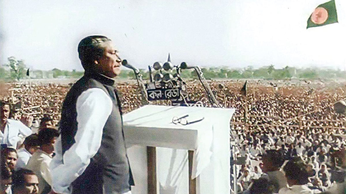 রেসকোর্স ময়দানে সেই অবিস্মরণীয় ভাষণ। ছবি: সংগৃহীত