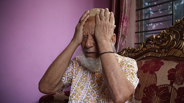 বঙ্গবন্ধু হত্যাকাণ্ডের কথা বলতে গিয়ে আবেগ-আপ্লুত হয়ে পড়েন সৈয়দ মইনুল। পূর্ব বাড্ডা, ঢাকা, ৬ মার্চ। ছবি: আবদুস সালাম