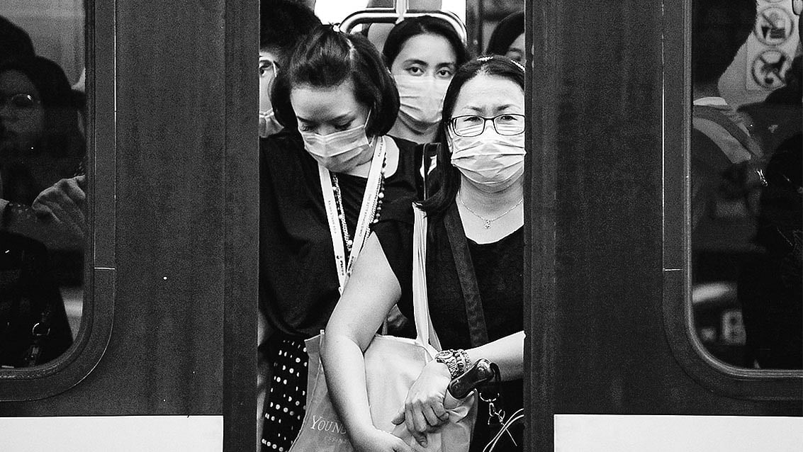 কারখানা সচল রাখতে কর্মীদের ব্যাগভর্তি মাস্ক দেয় মালয়েশীয় তথ্যপ্রযুক্তি প্রতিষ্ঠান কিউডস