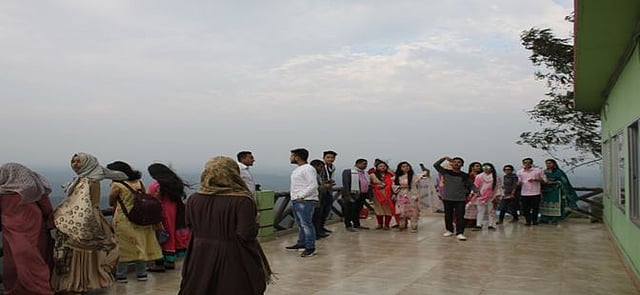 এখান থেকে যেন মেঘ ছোঁয়া যায়। ছবি: লেখক