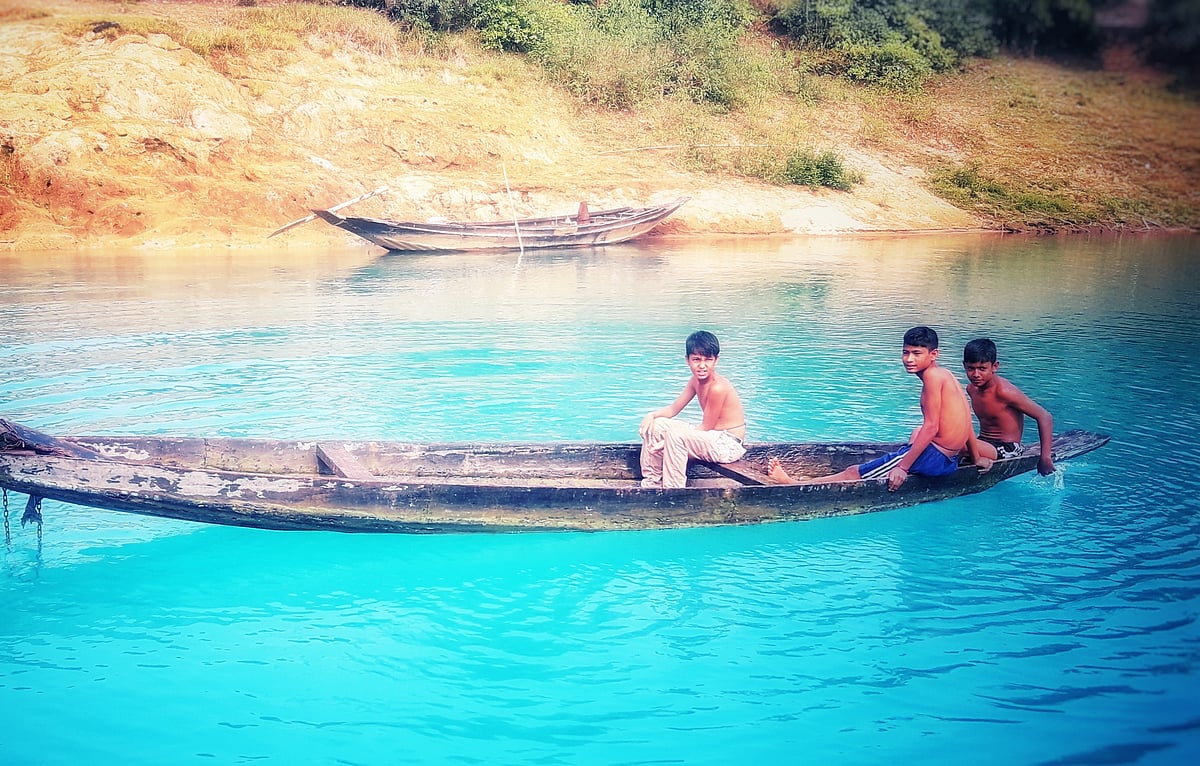 লালাখালের স্বচ্ছ পানি। ছবি: লেখক