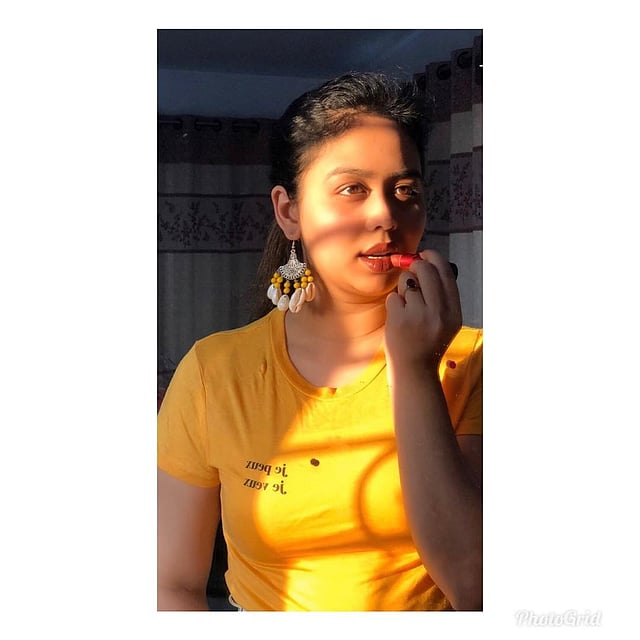 ভাবনার চোখে, গালে, গায়ে লেগেছে সকালের রোদ।