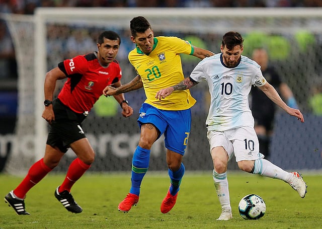 নিজেদের মধ্যে ম্যাচ না হলেও মার্চের শেষ দিকে বিশ্বকাপ বাছাইপর্বে নামার কথা ছিল আর্জেন্টিনা ও ব্রাজিলের। ছবি: রয়টার্স