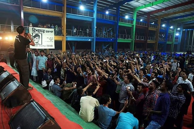 রিশাদের চিকিৎসার অর্থের জোগান দিতে কনসার্টের আয়োজন করে ডিআইইউর শিক্ষার্থীরা। ছবি: লেখক