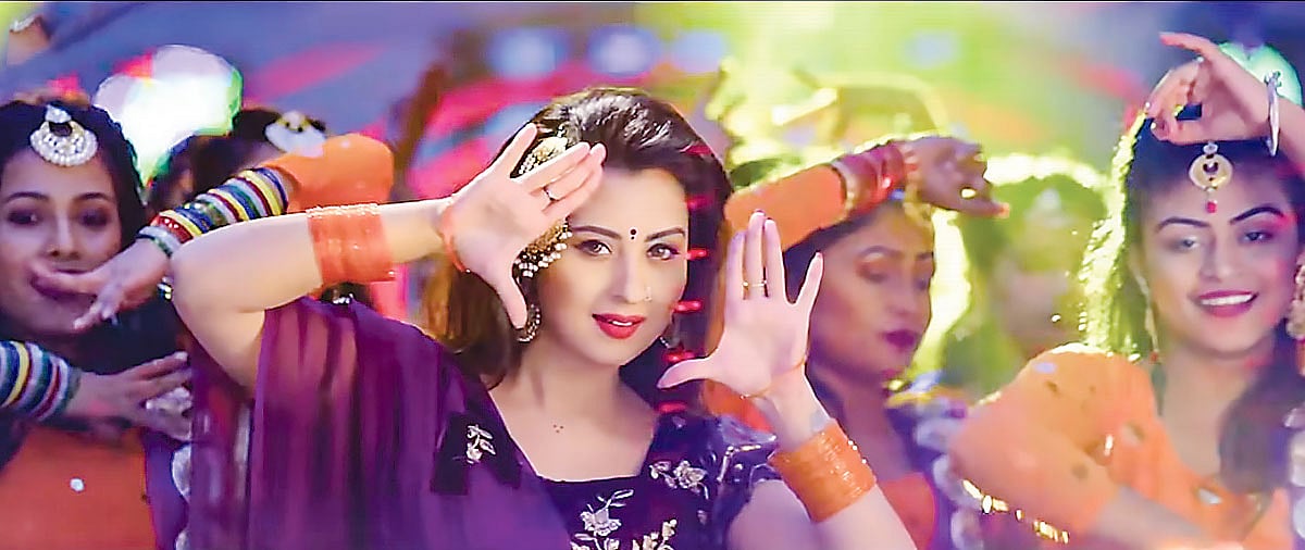 ‘মিস বুবলী’ আইটেম সংয়ে শবনম বুবলী।  ছবি: সংগৃহীত