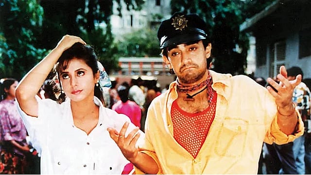 ‘রঙ্গিলা’ ছবিতে ঊর্মিলা মাতণ্ডকর ও আমির খান। ছবি: সংগৃহীত