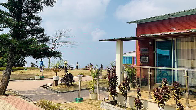 নীলগিরির ভৌগোলিক অবস্থান, এই জায়গায় সৌন্দর্য এবং আকর্ষণ বিদেশি পর্যটক টানতে পারে। শুধু সুযোগ-সুবিধা বৃদ্ধি করে এটিকে আন্তর্জাতিক মানের করে তৈরি করতে হবে। ছবি: লেখক