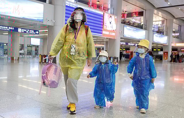 বাইরে থেকে আসা সবাইকে কোয়ারেন্টিন নেওয়ার ঘোষণা দিয়েছে চীন। বেইজিং বিমানবন্দর, চীন। ছবি: রয়টার্স