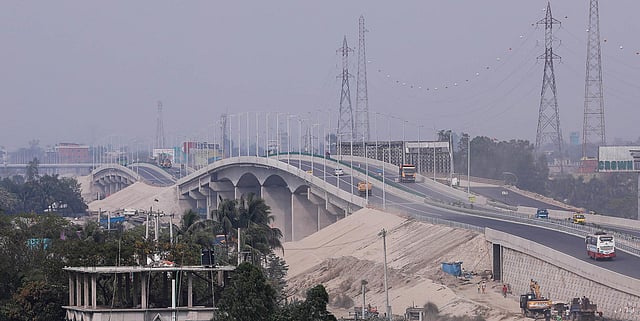 ঢাকা-মাওয়া এক্সপ্রেসওয়ের মুন্সিগঞ্জ ধলেশ্বরী সেতু। ছবি: দীপু মালাকার