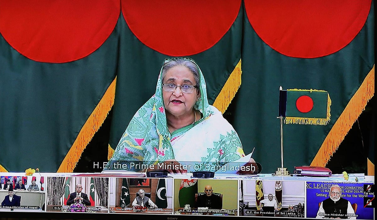 সার্ক দেশগুলোর নেতাদের অংশগ্রহণে ভিডিও কনফারেন্সে বক্তব্য দেন প্রধানমন্ত্রী শেখ হাসিনা। করোনাভাইরাসের (কোভিড-১৯) বিরুদ্ধে লড়াইয়ে সঠিক কর্মকৌশল গ্রহণের লক্ষ্যে এই ভিডিও কনফারেন্স অনুষ্ঠিত হয়। গণভবন, ঢাকা। ছবি: ফোকাস বাংলা