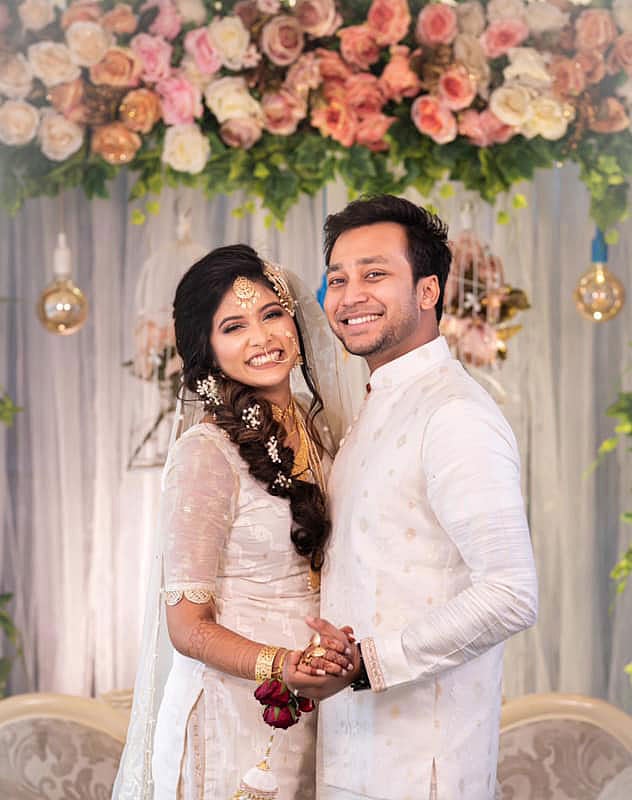বিয়ের আসরে টয়া ও শাওন। ছবি: সংগৃহীত