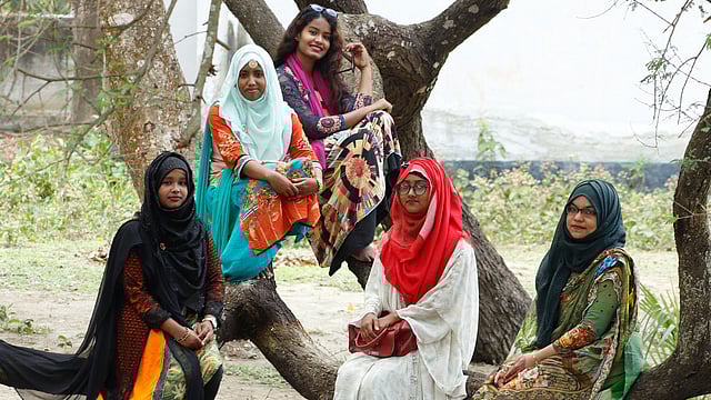 নারিকেলবাড়িয়া রাজশাহী বিশ্ববিদ্যালয়ের দ্বিতীয় ক্যাম্পাস নামে পরিচিত একটি জায়গা। ক্যাম্পাস থেকে তিন কিলোমিটার দূরে এর অবস্থান। রাজশাহী-নওগাঁ মহাসড়কে, রাজশাহী বাইপাস রোড থেকে ডানে এক কিলোমিটার ভিতরে এই ক্যাম্পাস। বিশ্ববিদ্যালয়ের কৃষি অনুষদের অধীনে রয়েছে ক্ষুদ্র এই ক্যাম্পাস। ছবি: লেখক