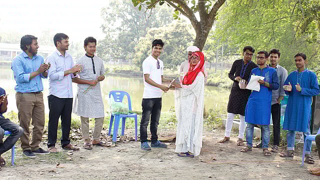 ‘ভ্রাতৃত্বের বন্ধন অটুট থাকুক আজীবন’—এ স্লোগানে যাত্রা শুরু করে ‘ফুলবাড়িয়া পরিবার’। ছবি: লেখক