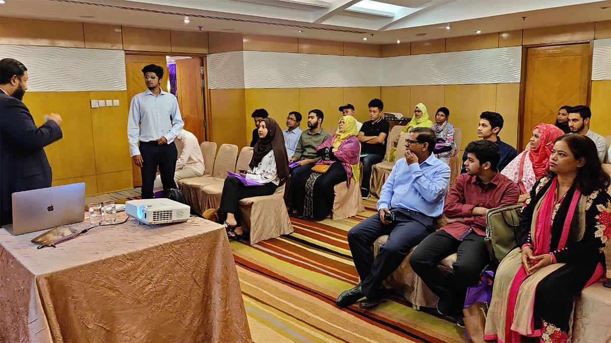 রাজধানীতে জাপানের টোকিও ইন্টারন্যাশনাল ইউনিভার্সিটিতে পড়ালেখা ও বৃত্তির সুযোগ নিয়ে সেমিনার অনুষ্ঠিত হয়েছে। ছবি: বিজ্ঞপ্তি