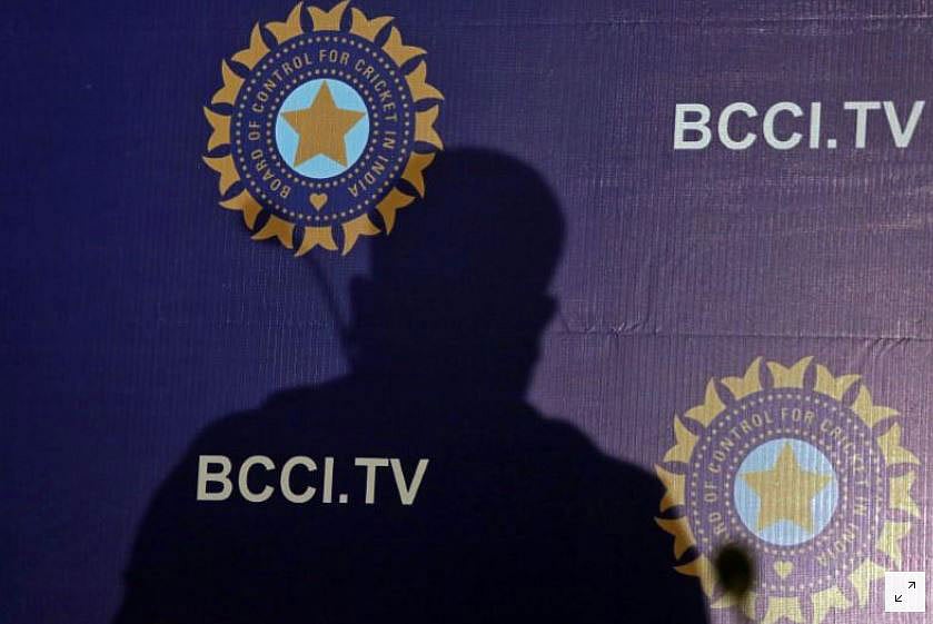 ছবিটি প্রতীকী। বিসিসিআইয়ে করোনার কালো ছায়ায় থমকে গেছে আয়-রোজগার। ছবি: রয়টার্স