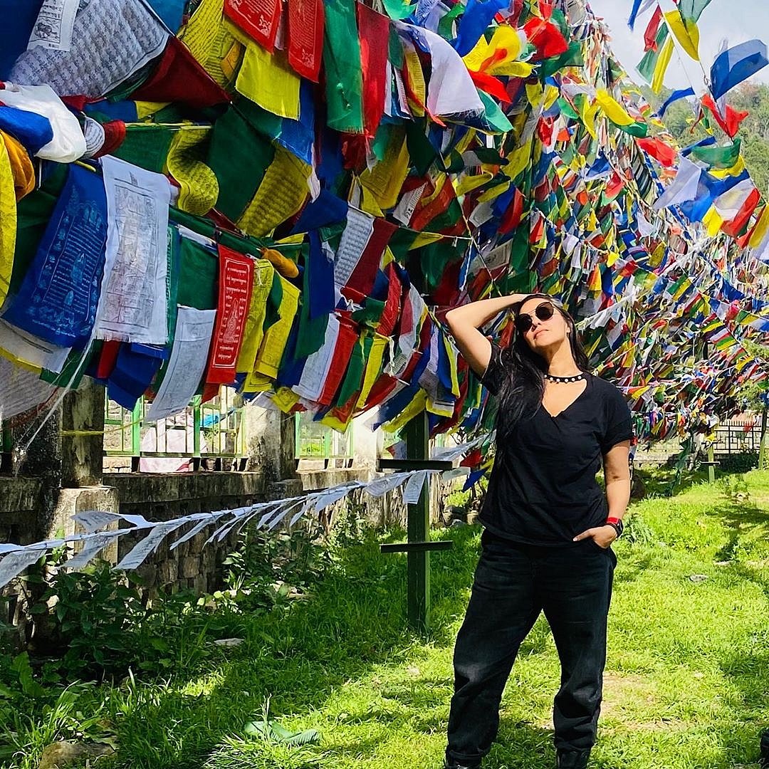 নেহা ধুপিয়া এই ছবি পোস্ট করে বলেছেন, ঘরে বসে একটু প্রার্থনা করুন, পৃথিবীরও কান আছে।