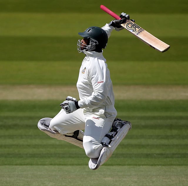 লর্ডসে সেঞ্চুরি করে অনার্স বোর্ডে নাম তুলেছিলেন তামিম। ফাইল ছবি